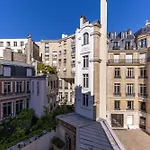 Avenue Montaigne - Champs Elysees *
