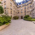 Avenue Montaigne - Champs Elysees *