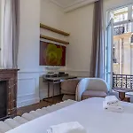 Avenue Montaigne - Champs Elysees *