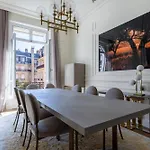 Avenue Montaigne - Champs Elysees شقة