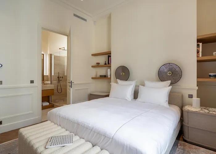 Avenue Montaigne - Champs Elysees דירה