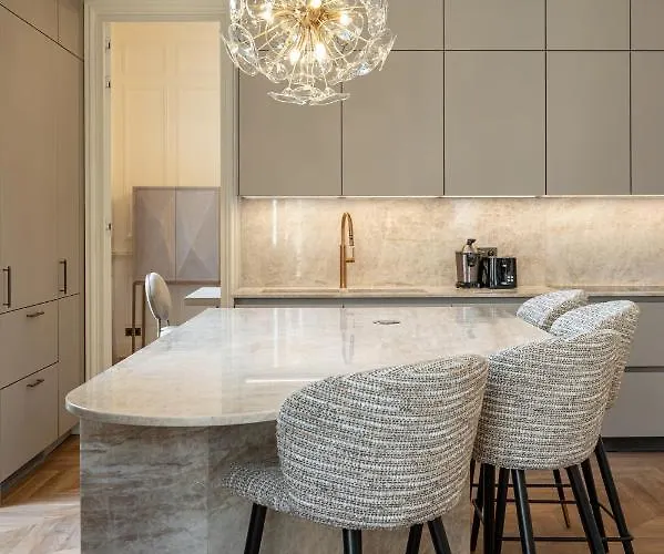 Avenue Montaigne - Champs Elysees