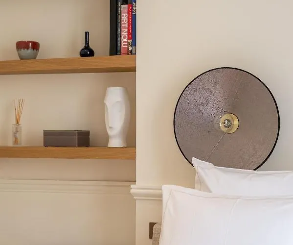 Avenue Montaigne - Champs Elysees * פריז