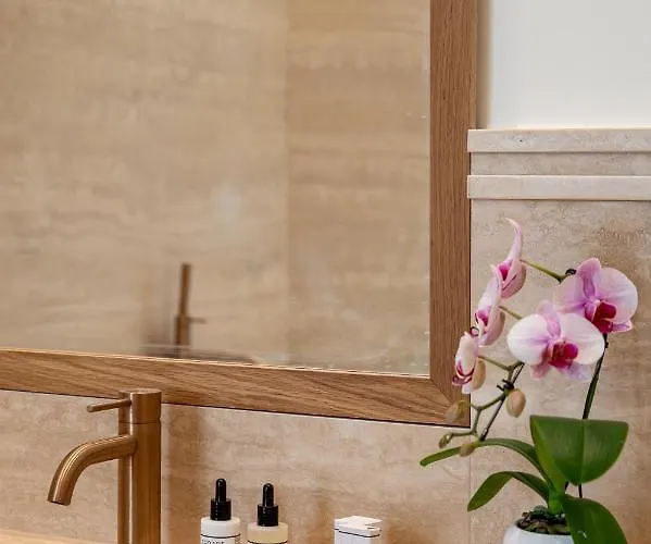 Avenue Montaigne - Champs Elysees * פריז