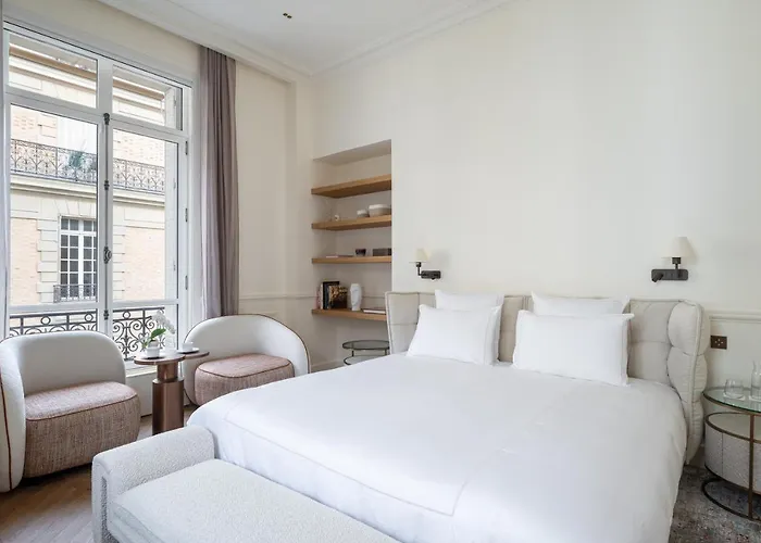 Avenue Montaigne - Champs Elysees דירה