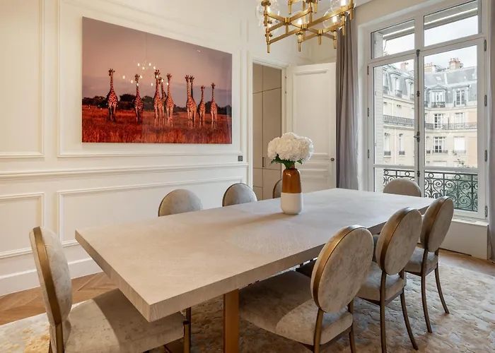 Avenue Montaigne - Champs Elysees