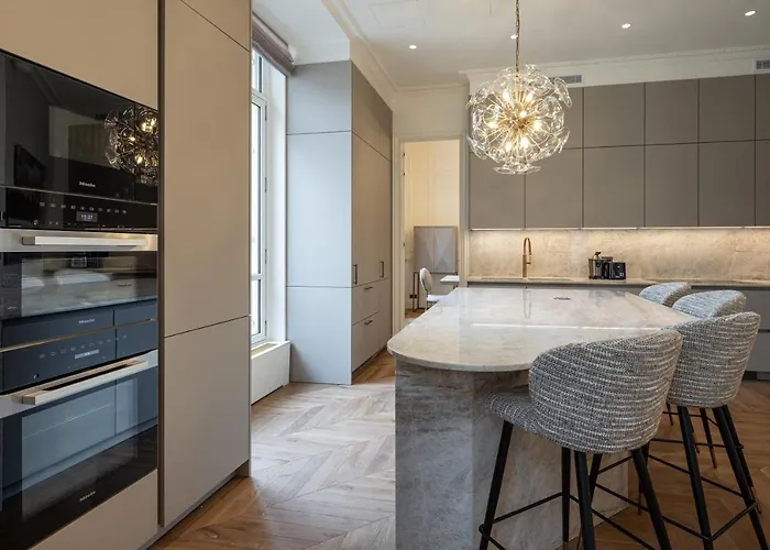 Avenue Montaigne - Champs Elysees