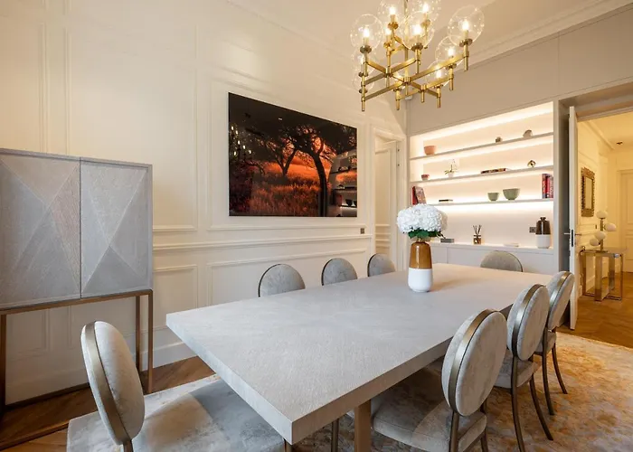 דירה Avenue Montaigne - Champs Elysees פריז