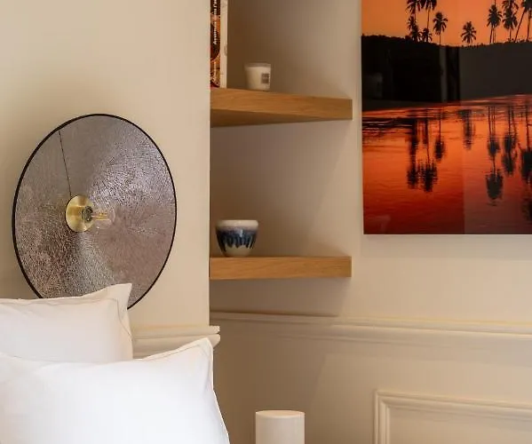 Avenue Montaigne - Champs Elysees דירה