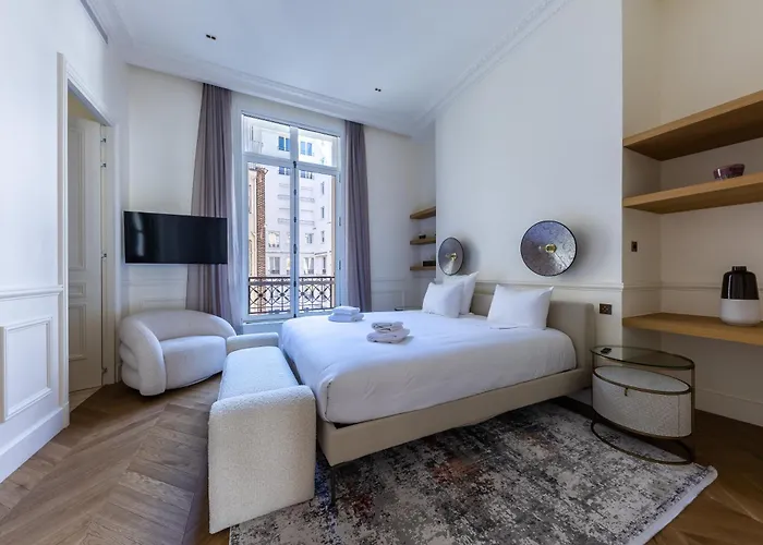 Avenue Montaigne - Champs Elysees פריז