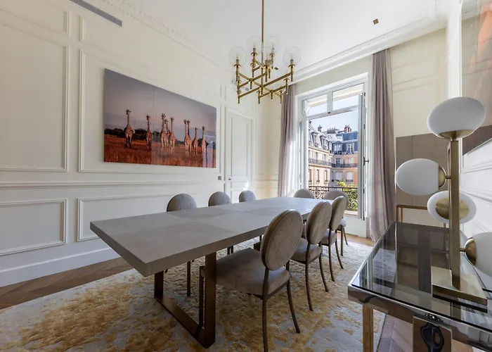 Avenue Montaigne - Champs Elysees דירה