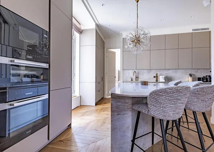 Avenue Montaigne - Champs Elysees