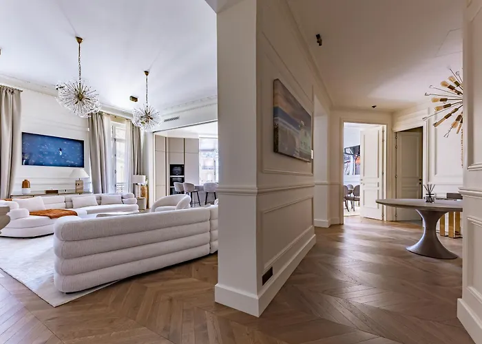 Avenue Montaigne - Champs Elysees דירה פריז