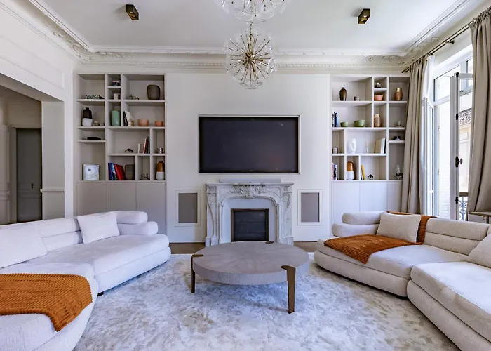 Avenue Montaigne - Champs Elysees דירה