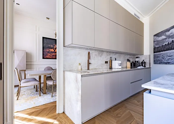 Avenue Montaigne - Champs Elysees פריז