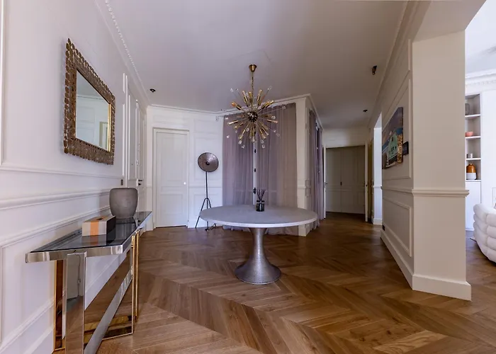 Avenue Montaigne - Champs Elysees דירה