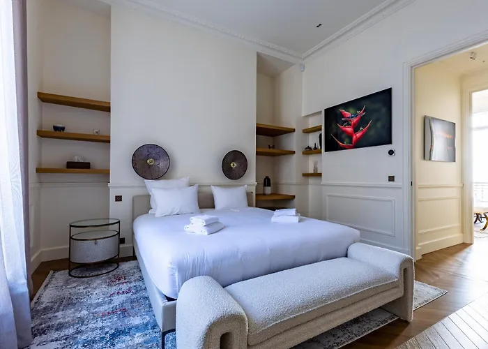 Avenue Montaigne - Champs Elysees דירה פריז