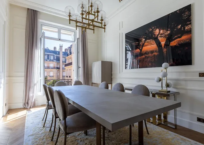 Avenue Montaigne - Champs Elysees דירה