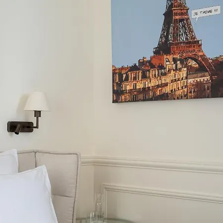 Апартаменты Avenue Montaigne - Champs Elysees Париж