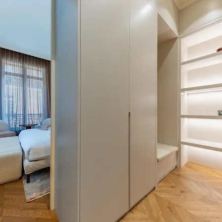Апартаменты Avenue Montaigne - Champs Elysees Париж