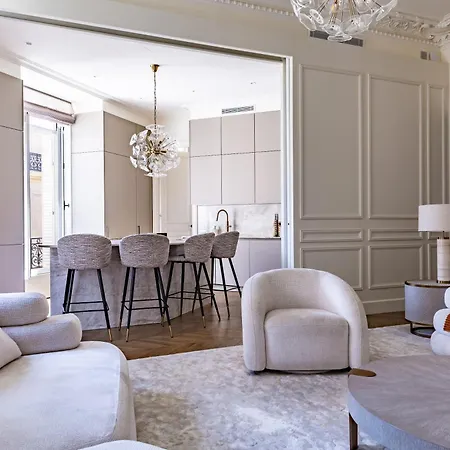 Avenue Montaigne - Champs Elysees Апартаменты *