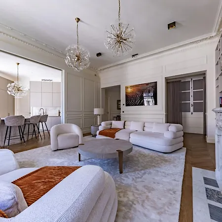 Апартаменты Avenue Montaigne - Champs Elysees Париж