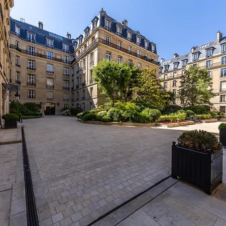 Avenue Montaigne - Champs Elysees Апартаменты Париж
