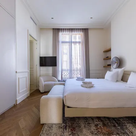 Avenue Montaigne - Champs Elysees * Париж