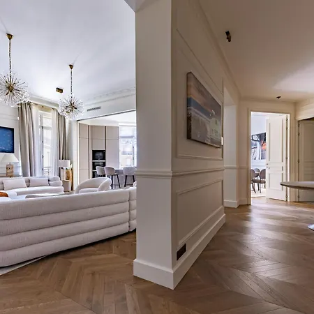 Avenue Montaigne - Champs Elysees Апартаменты Париж