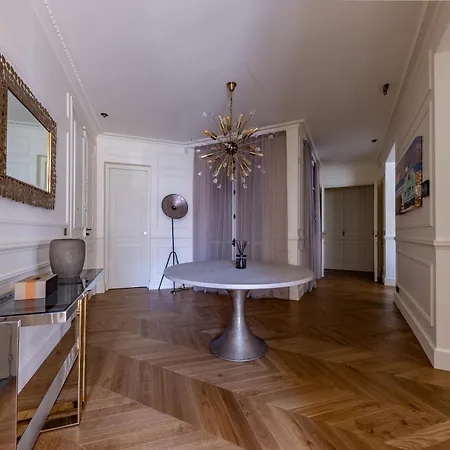 Avenue Montaigne - Champs Elysees Апартаменты