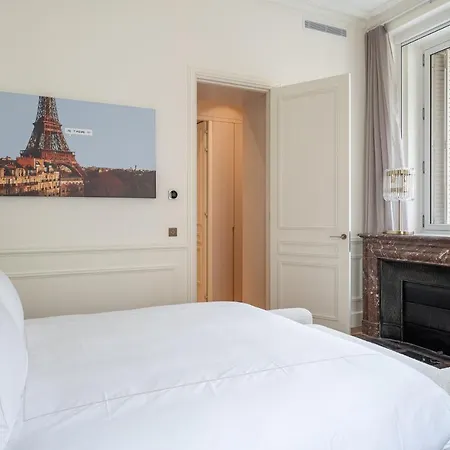 Avenue Montaigne - Champs Elysées *