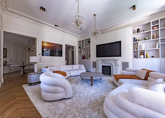 Avenue Montaigne - Champs Elysees